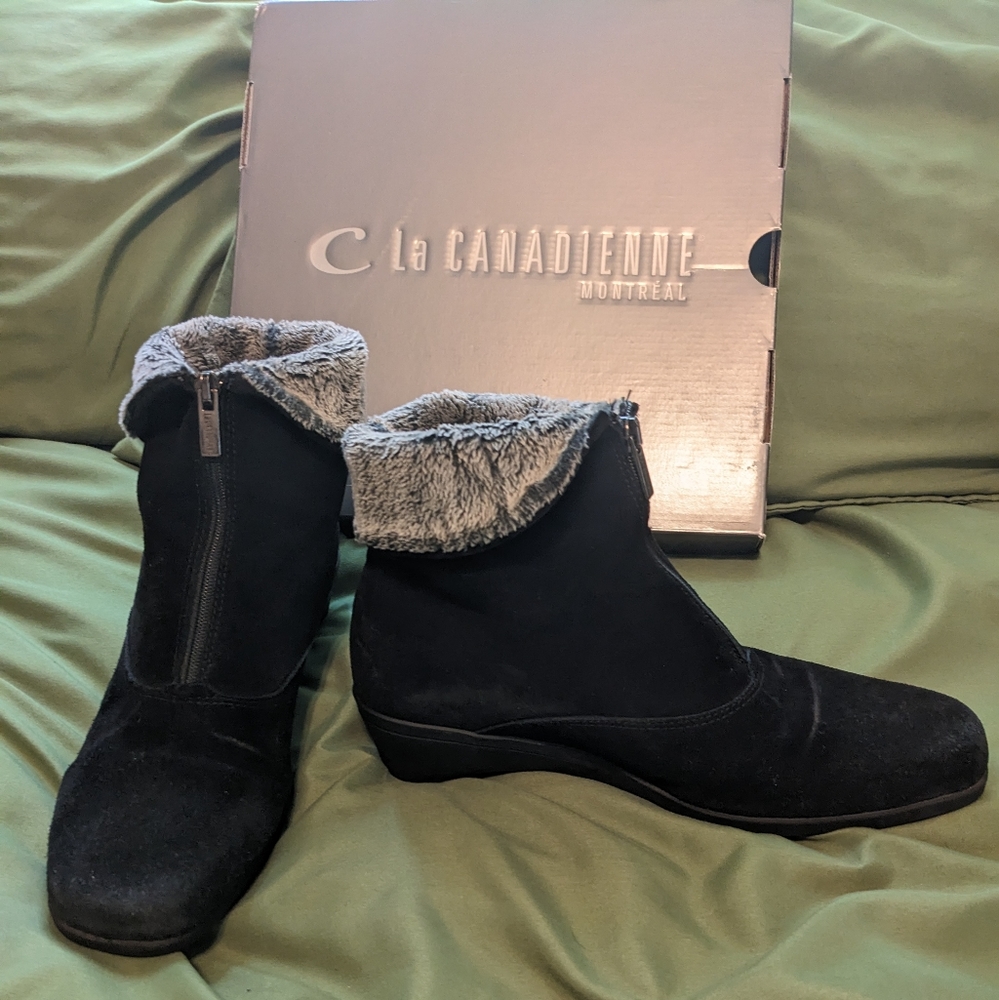 Versatile and beautiful La CANADIENNE suede ankle boots size 9M, like new